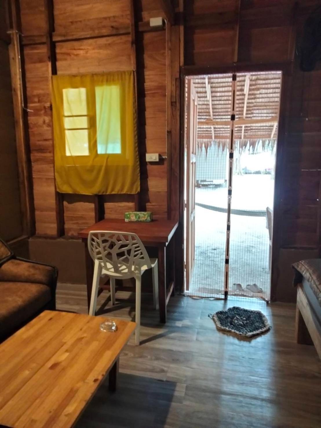 Hotel Lazy Hut Koh Phayam Esterno foto