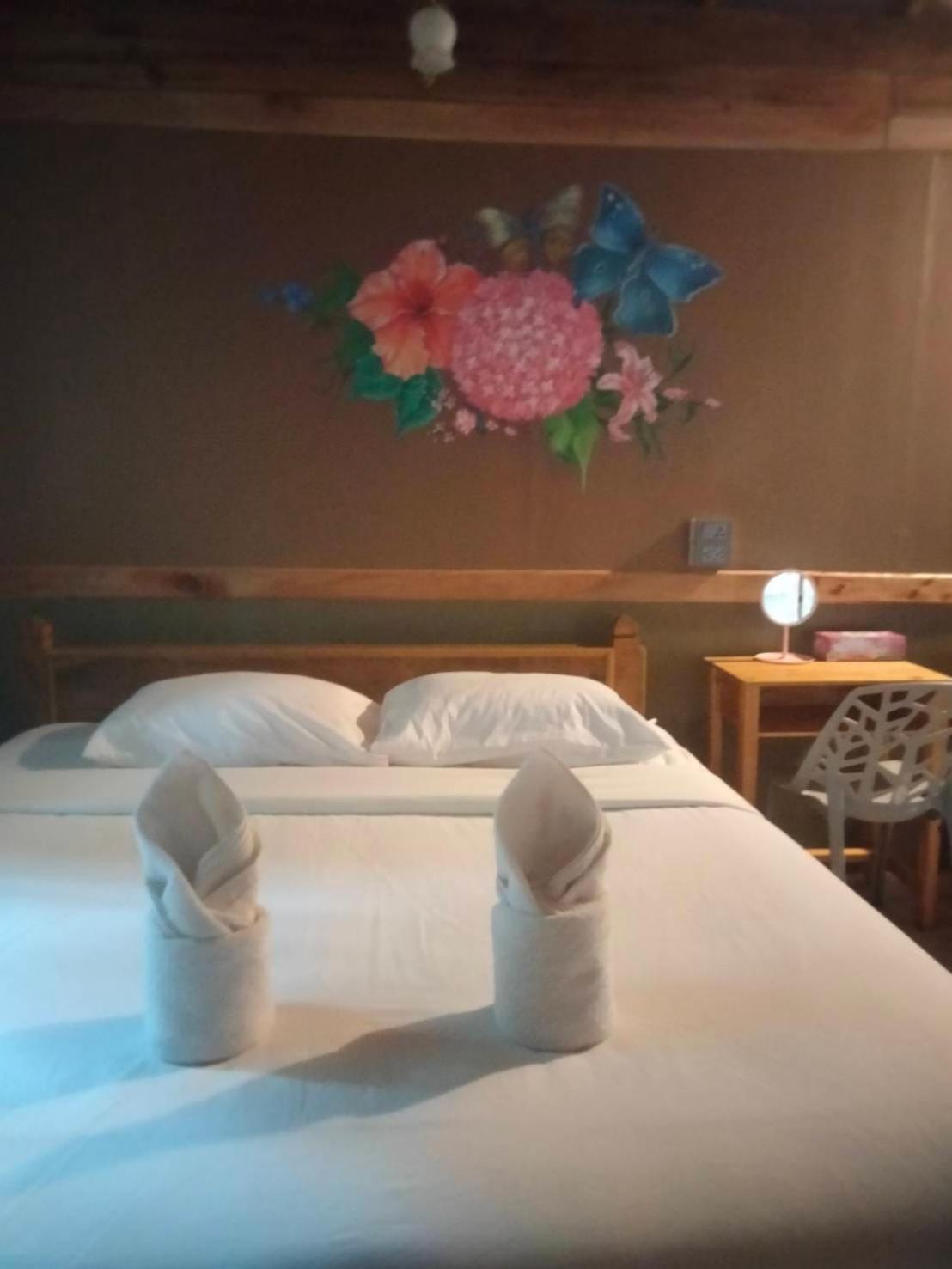 Hotel Lazy Hut Koh Phayam Esterno foto