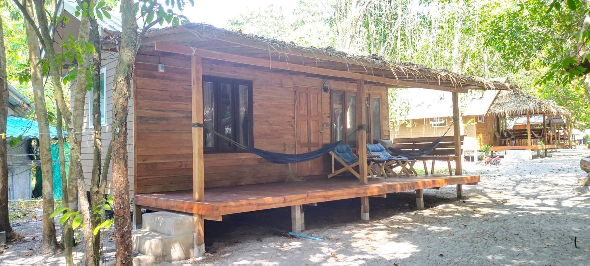 Hotel Lazy Hut Koh Phayam Esterno foto