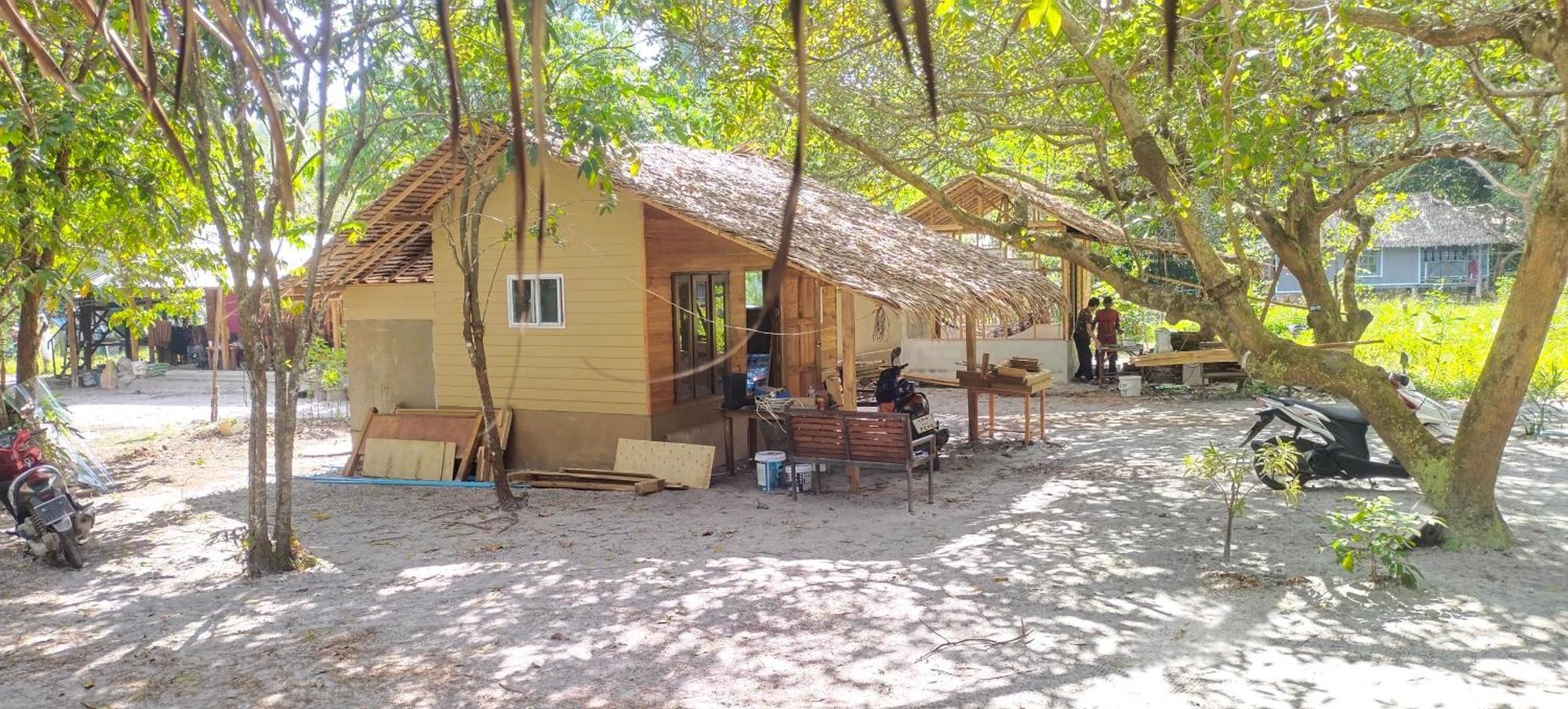 Hotel Lazy Hut Koh Phayam Esterno foto