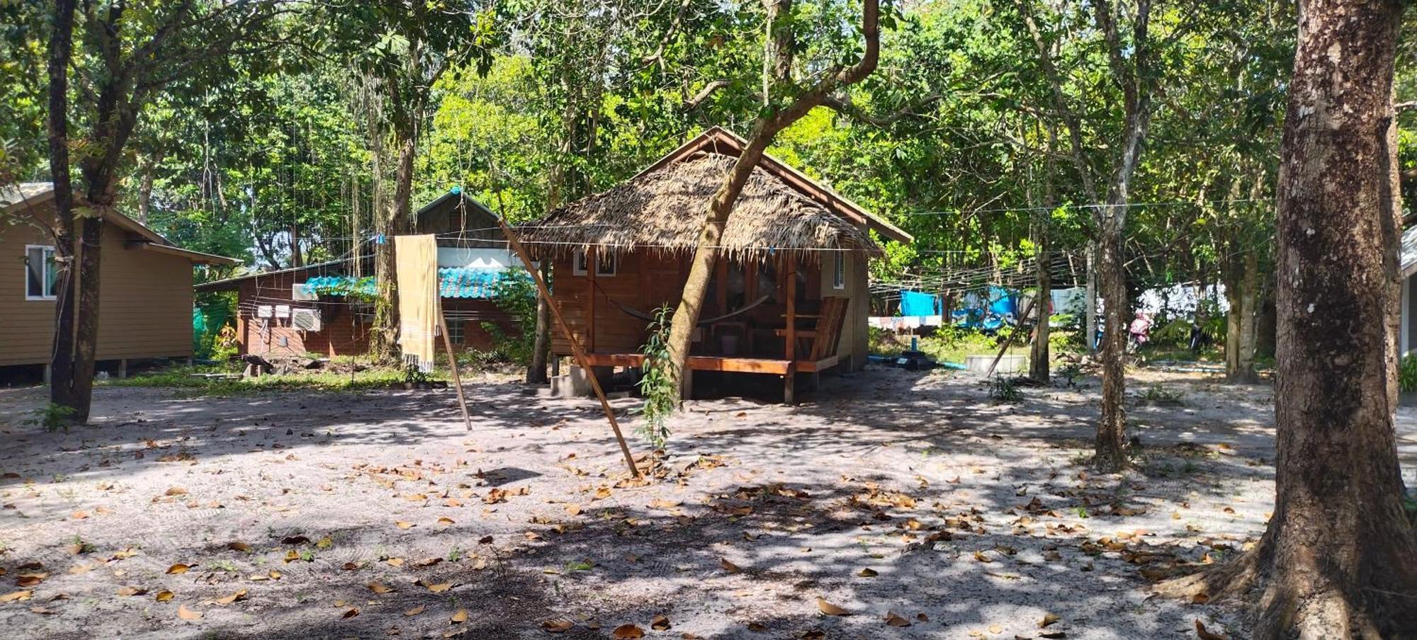 Hotel Lazy Hut Koh Phayam Esterno foto