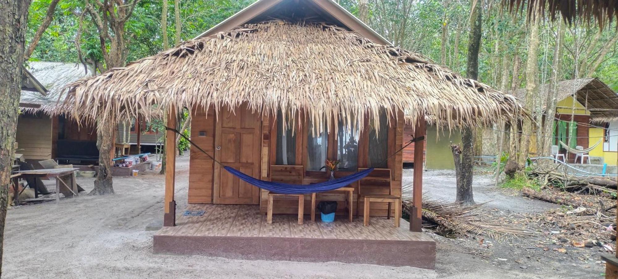 Hotel Lazy Hut Koh Phayam Esterno foto