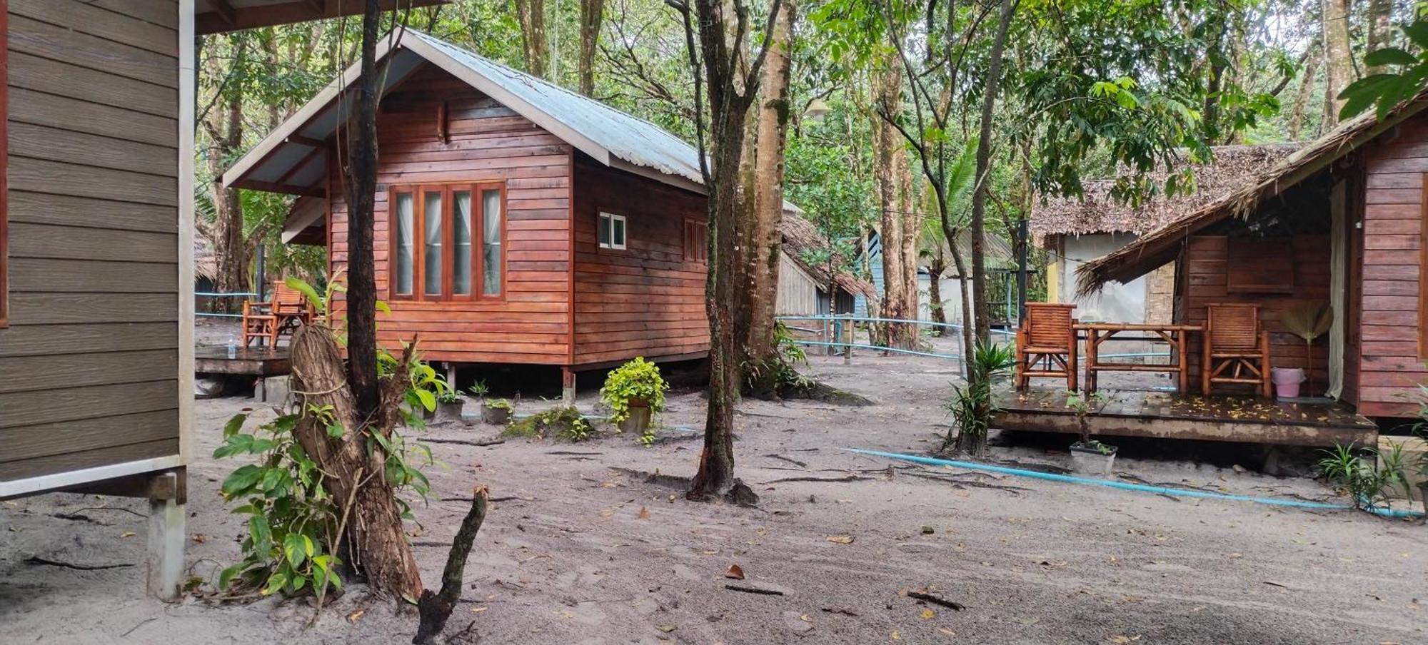 Hotel Lazy Hut Koh Phayam Esterno foto