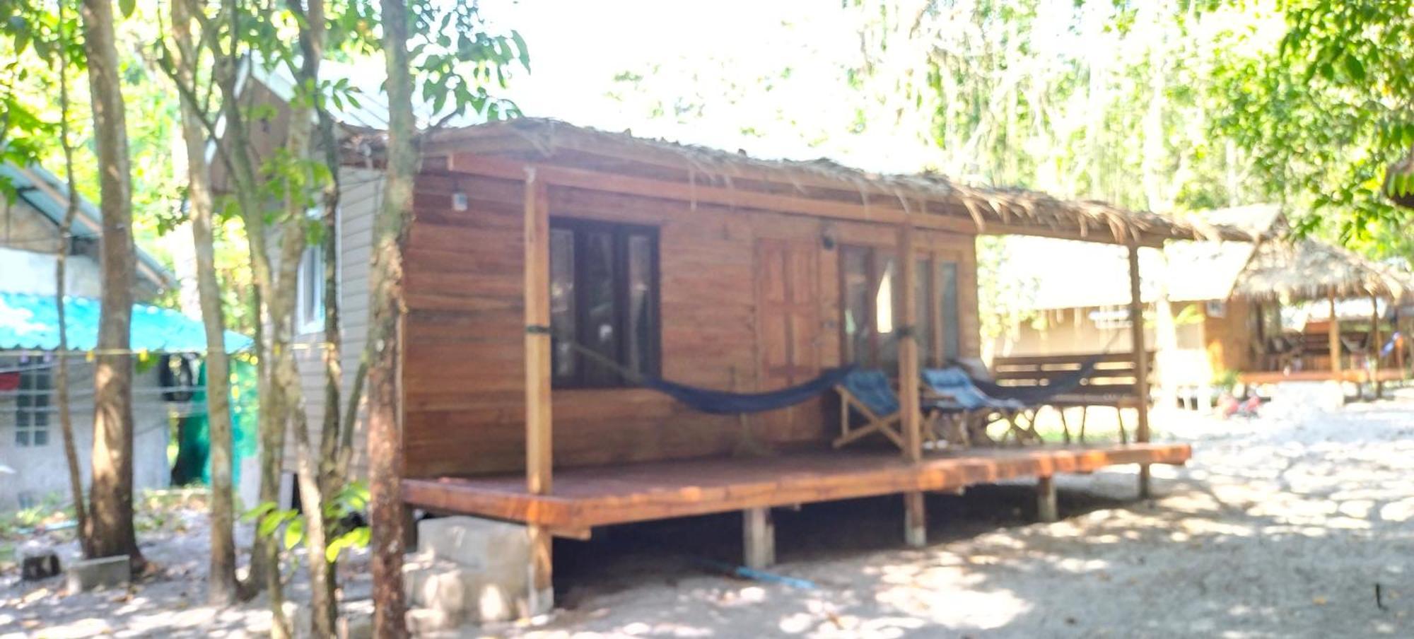 Hotel Lazy Hut Koh Phayam Esterno foto