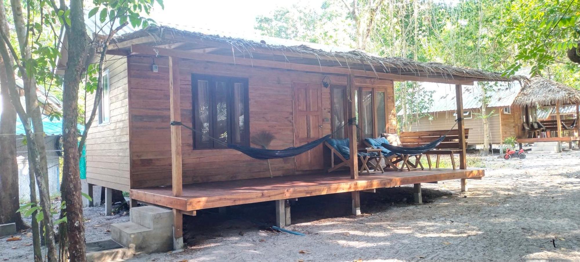 Hotel Lazy Hut Koh Phayam Esterno foto