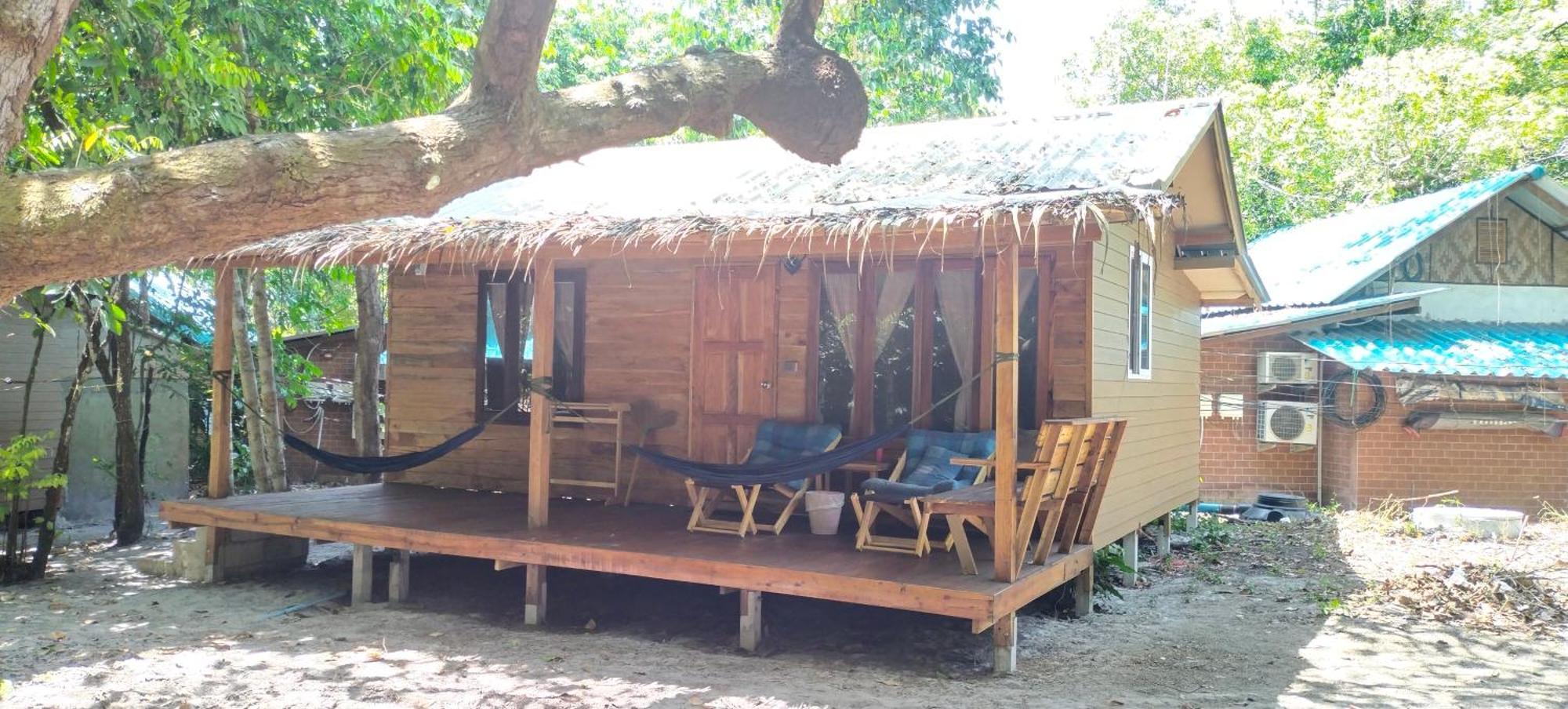 Hotel Lazy Hut Koh Phayam Esterno foto